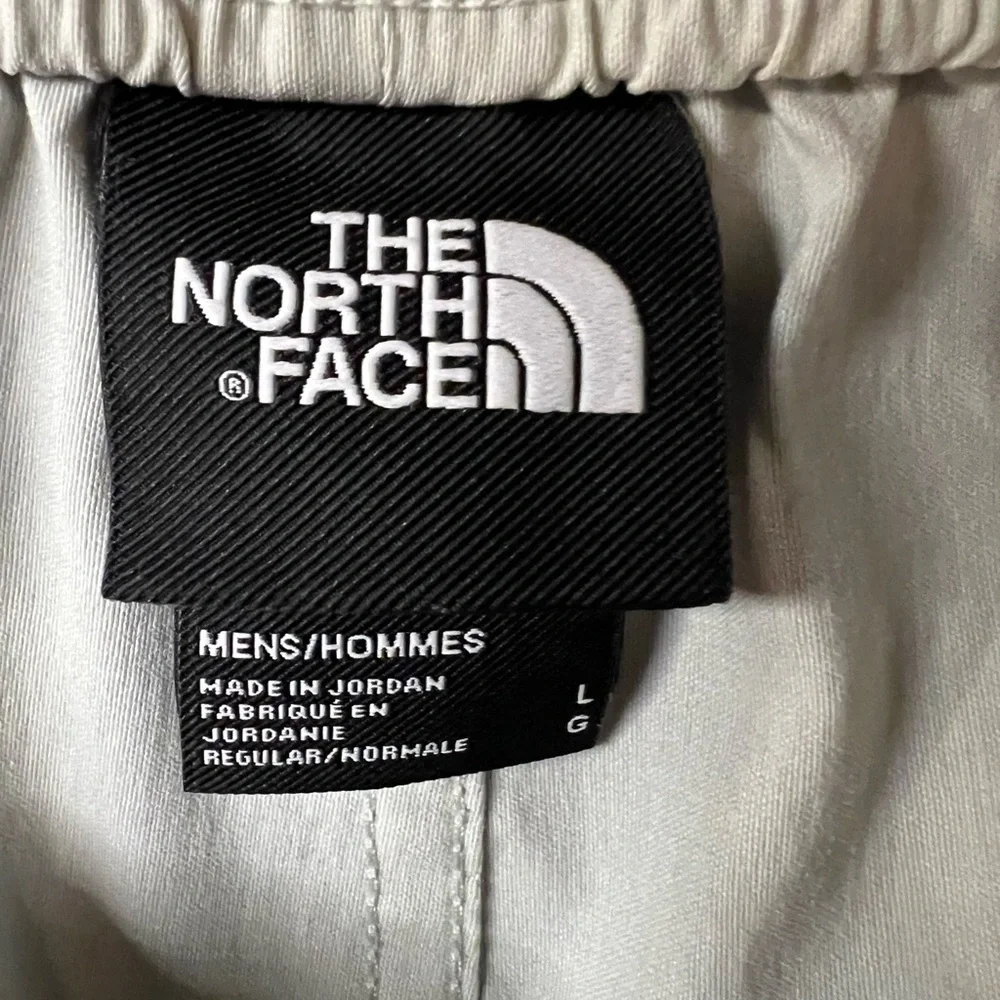 The North Face Men’s Light Gray Green Athletic Shorts Size Large